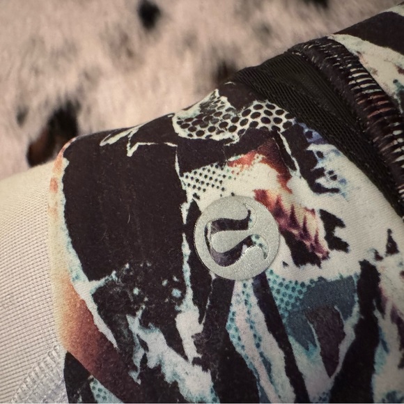 Lululemon Break Free Sports Bra size 2 - Picture 4 of 7